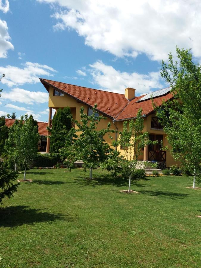 Kara Apartman Odorheiu Secuiesc Exterior foto